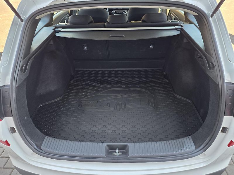 Hyundai i30 (2022) 1.6CRDi COMFORT TAŽNÉ KAMERA - fotka 17 z 20