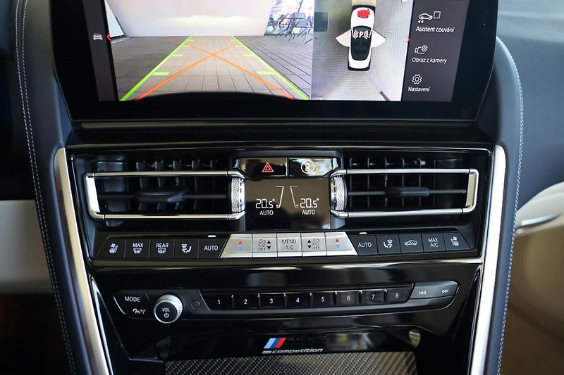 BMW M8 Cabrio - fotka 14 z 33