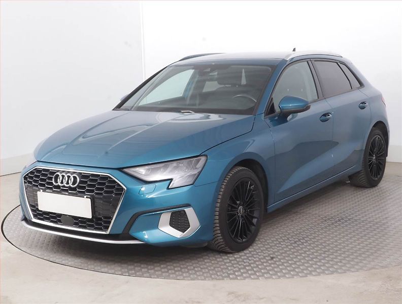 Audi A3 (2022) 35 TDI - fotka 2 z 15