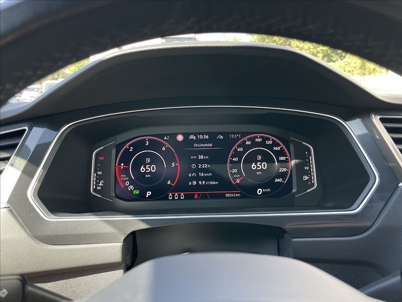 Volkswagen Tiguan 2,0 TDI 4Mot DSG R-Line Matrix - fotka 9 z 23