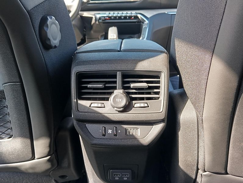 Peugeot 5008 (2021) GT BlueHDi 180 S&S EAT8 - fotka 17 z 26