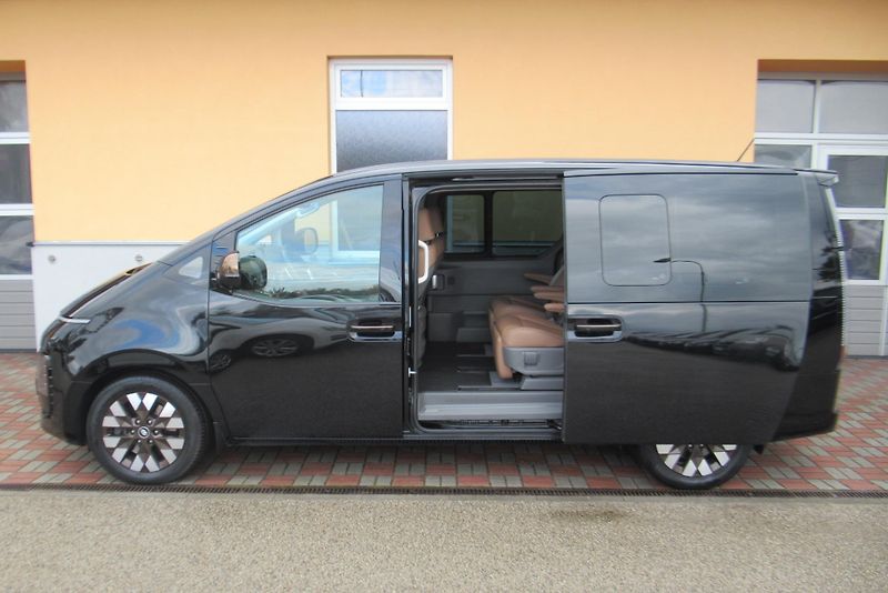 Hyundai Staria 2.2 CRDi 4x4 TAŽNÉ PANORAMA  - fotka 8 z 47