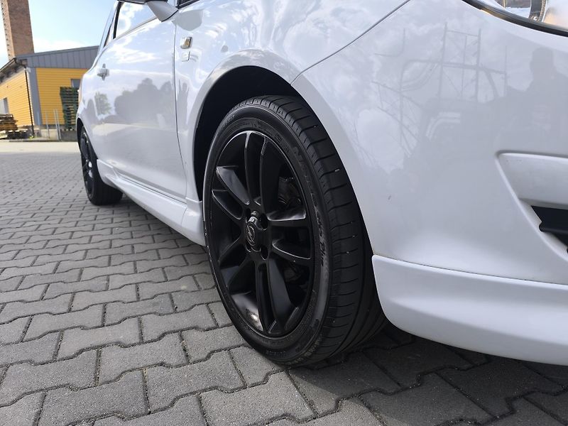 Opel Corsa 1.3 DOLOŽENÉ KM,SERVISNÍ KN - fotka 33 z 43