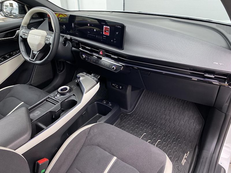 Kia EV6 239 kW / 84 kWh 4x4 GT-Line - fotka 27 z 30