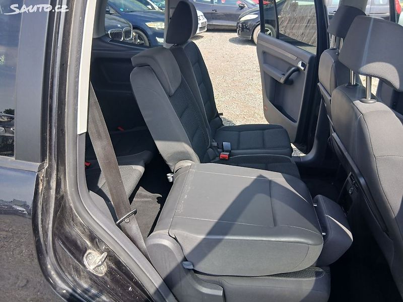 Volkswagen Touran (2012) 1.4 TSI, 7 míst - fotka 31 z 34