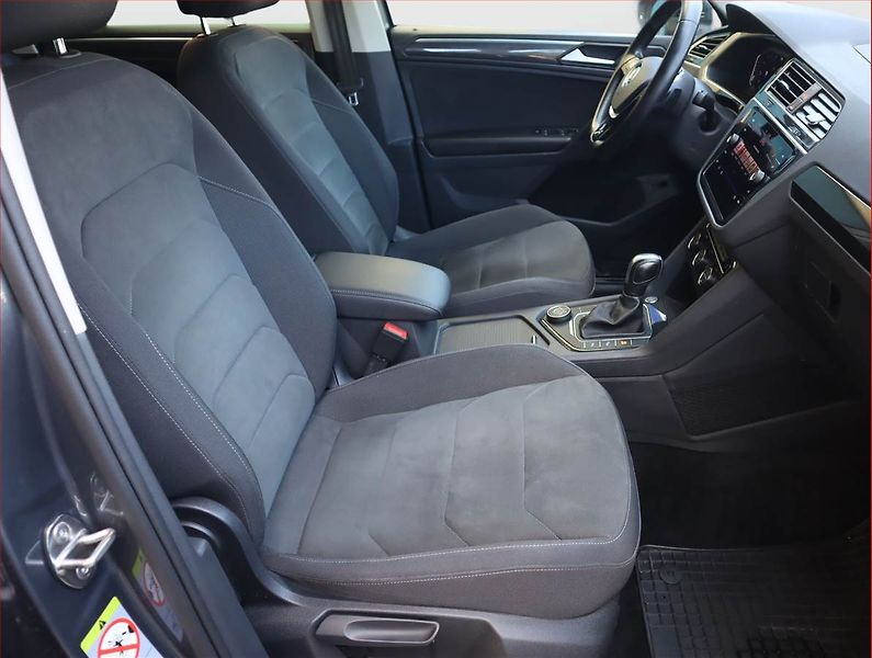 Volkswagen Tiguan (2020) 2.0 TSI - fotka 9 z 23