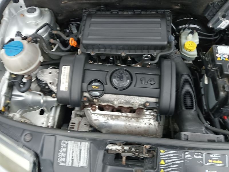 Škoda Fabia 1.4 16V Cool - fotka 16 z 17