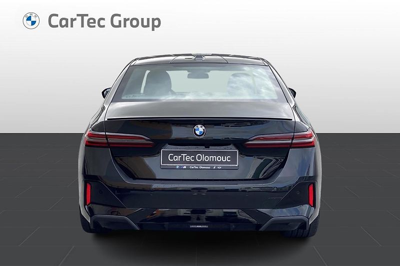 BMW Řada 5 540d xDrive Sedan - fotka 7 z 10