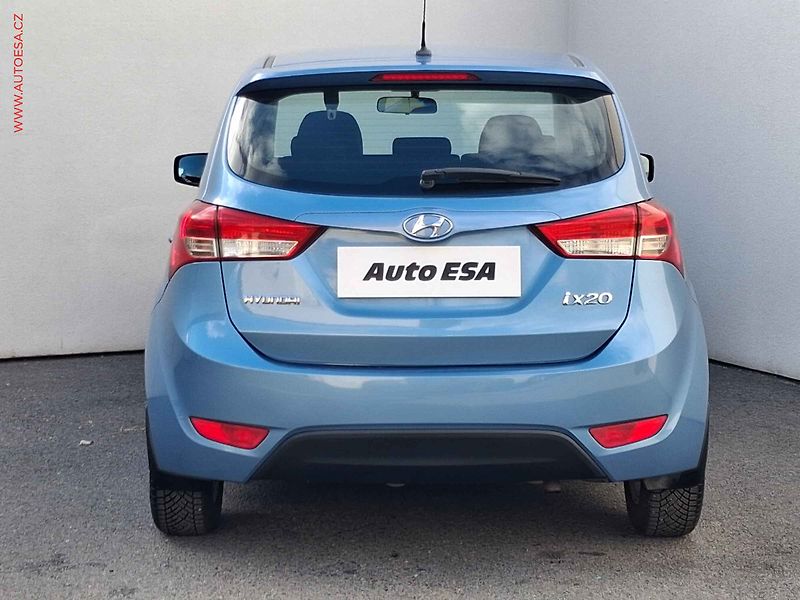 Hyundai ix20 (2012) 1.6i, 1.maj,ČR, AC. STK6/28 - fotka 5 z 17