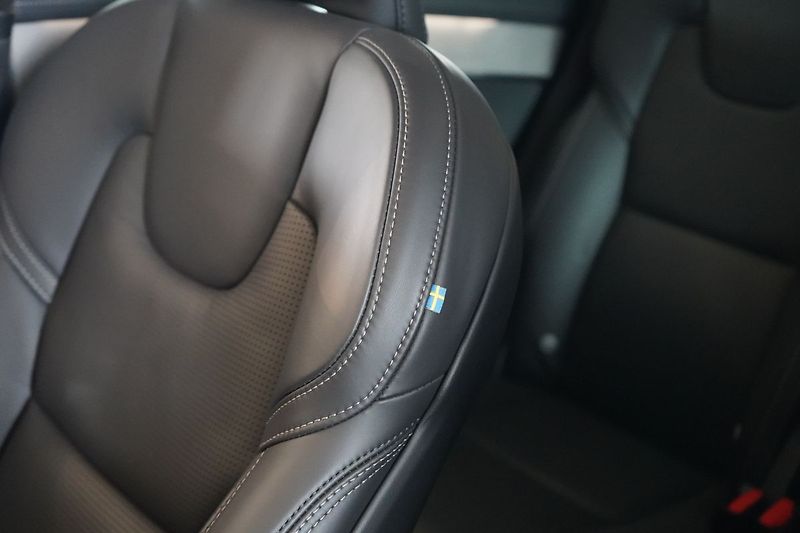 Volvo XC90 T8 AWD PLUS, Ventilace, 360° - fotka 21 z 48