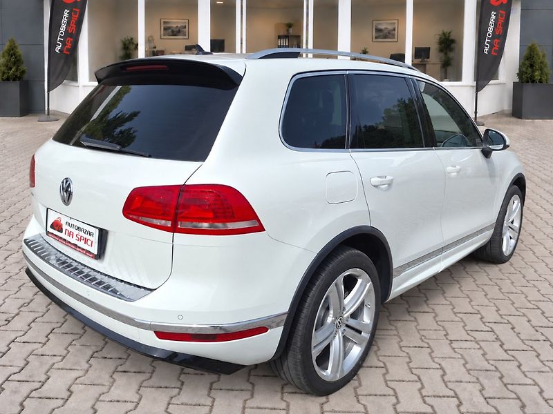Volkswagen Touareg (2015) 4.2TDI 250kW R-LINE -ČR - fotka 7 z 48