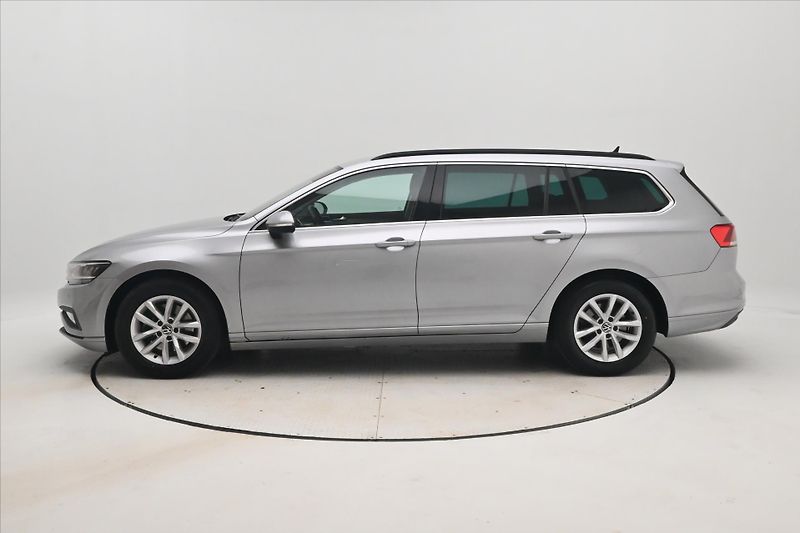 Volkswagen Passat 2,0 TDI 110 KW DSG Business Zá - fotka 8 z 32