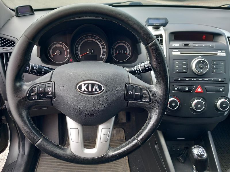Kia Ceed SW (2011) 1,6 CRDi 6st. SPORT       - fotka 3 z 7
