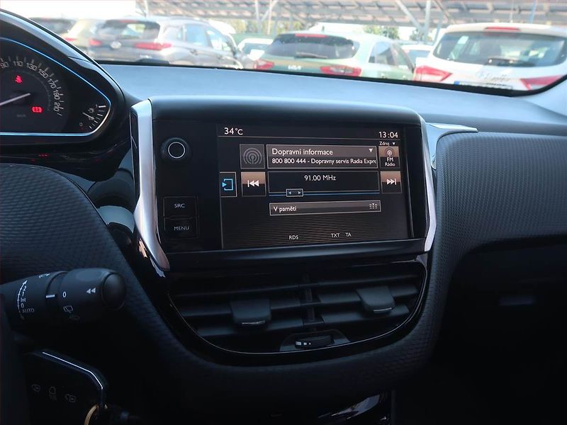 Peugeot 2008 (2017) 1.2 PureTech, Serv.kniha, Navi - fotka 13 z 13