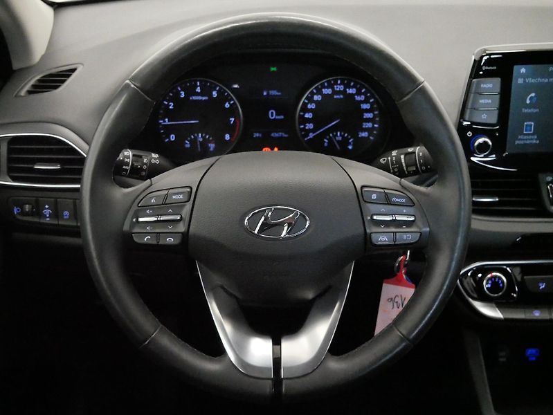 Hyundai i30 - fotka 18 z 26