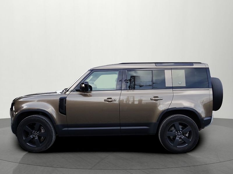 Land Rover Defender 110 D300 221kW Black Packet ČR - fotka 2 z 33
