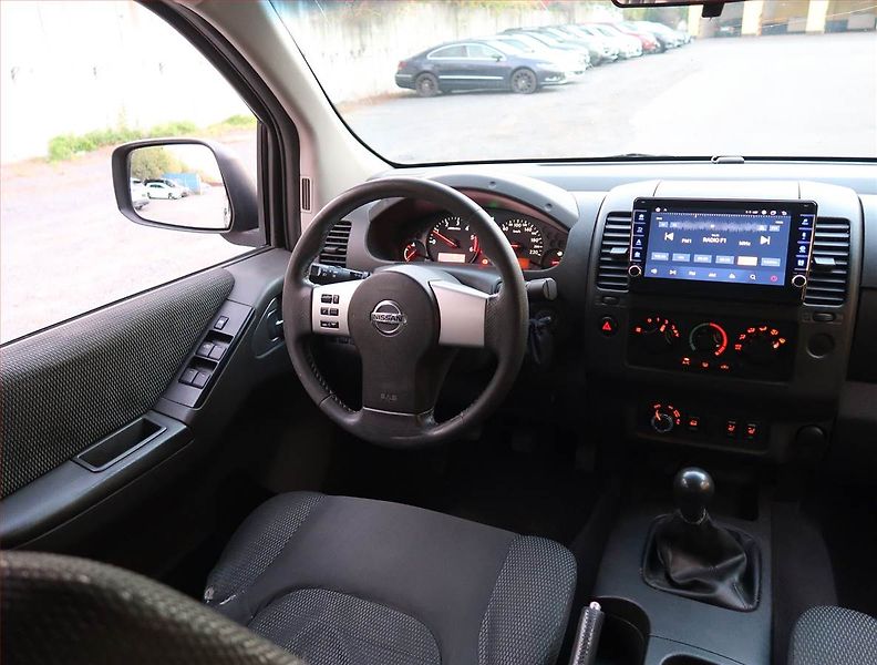 Nissan Navara (2011) 2.5 D, 4X4, Vyhř. sedaček - fotka 7 z 19