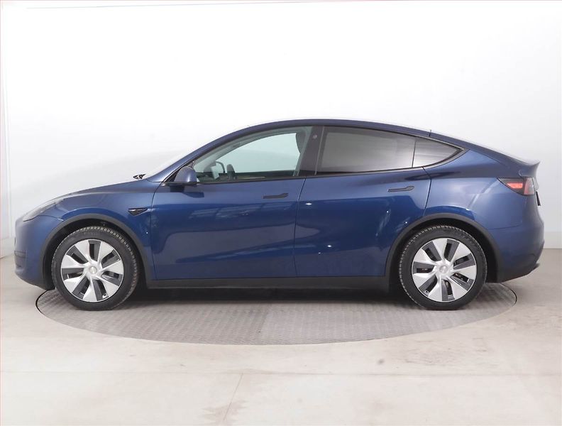 Tesla Model Y (2023) RWD LFP 60kWh, SoH 95% - fotka 3 z 23