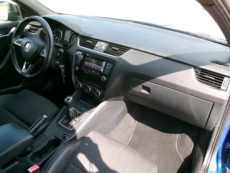 Škoda Octavia (2014) 2,0TSi VRS AC TEMP VÝHŘEV - fotka 35 z 39