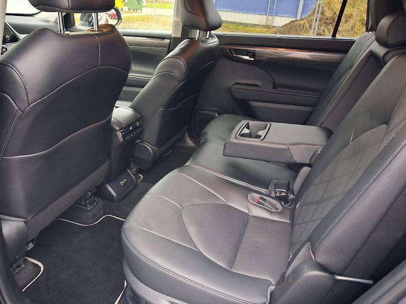 Toyota Highlander 2.5 HSD e-CVT AWD Executive - fotka 23 z 29