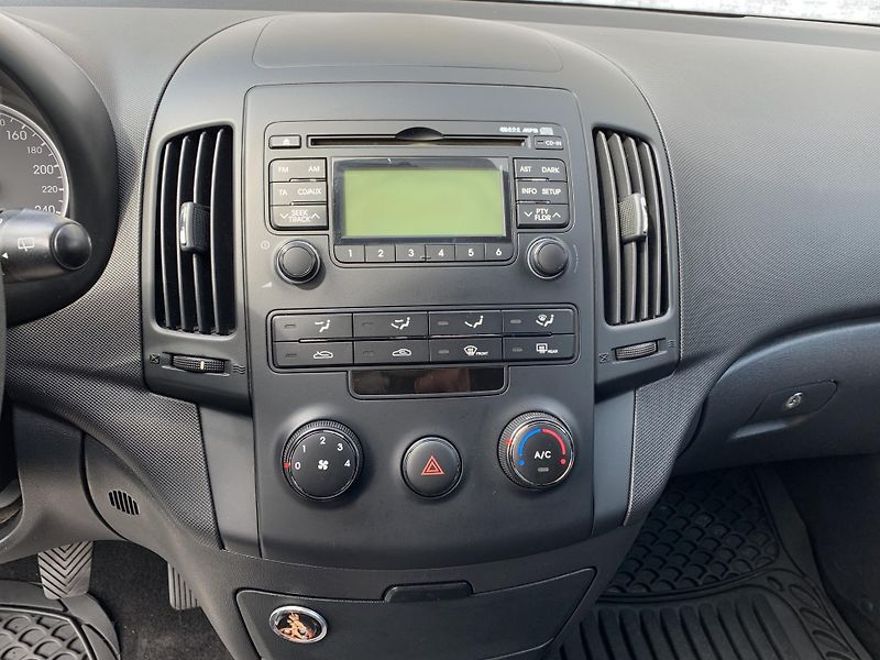 Hyundai i30 (2010) 1.4i, 80KW          - fotka 15 z 19