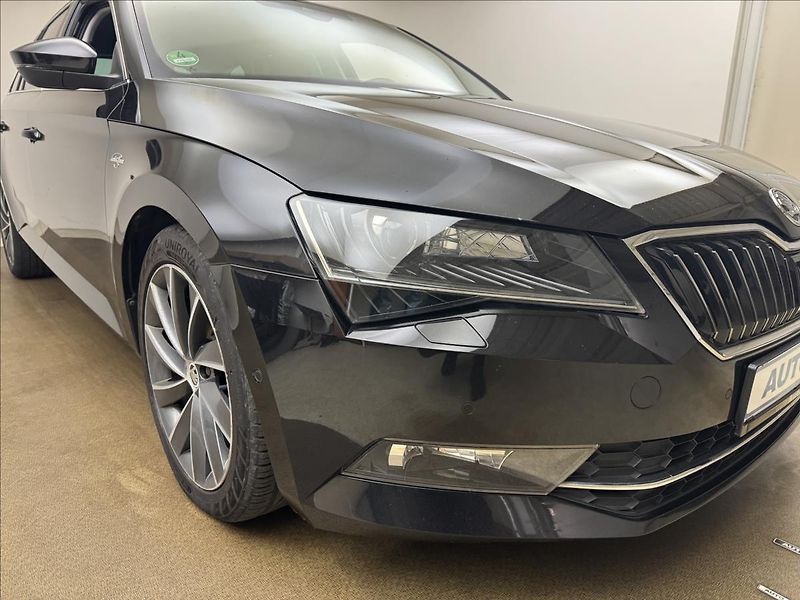 Škoda Superb 2,0 TDi 110kW L&K DPH ACC DCC - fotka 52 z 56