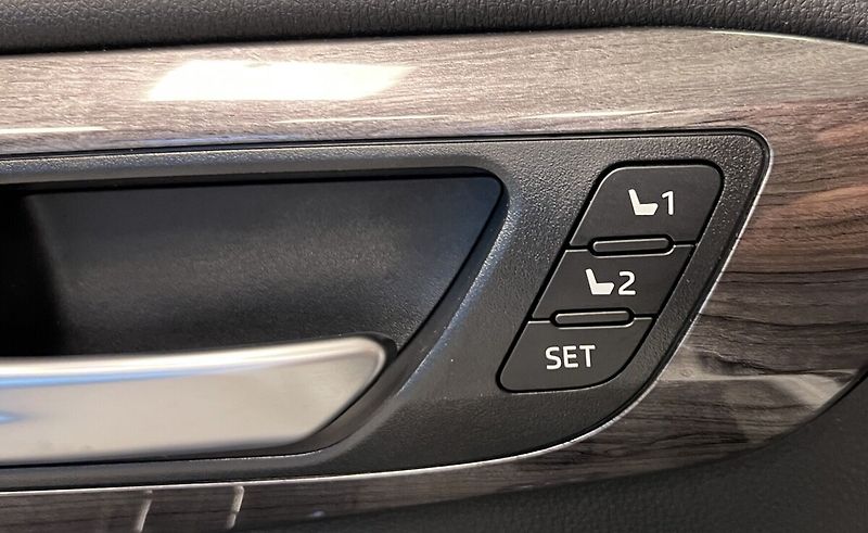 Toyota Highlander 2.5 Hybrid AT EXECUTIVE SKYVIE - fotka 9 z 22
