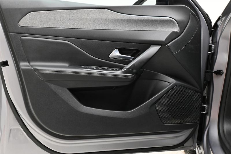 Peugeot 308 1,5 BlueHDI 96 kW ALLURE AT8 Z - fotka 24 z 31