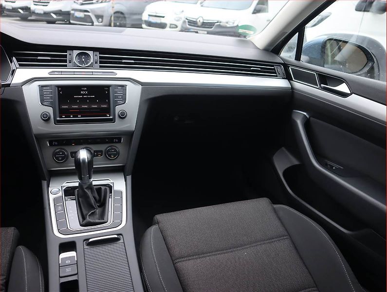 Volkswagen Passat (2015) 2.0 TDI, Automat, Serv.kniha - fotka 8 z 20