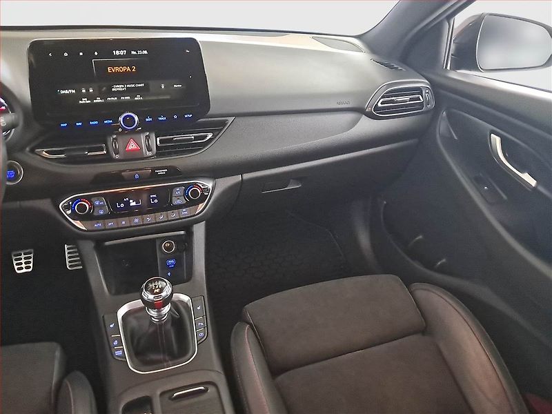 Hyundai i30 (2022) N-Line 1.5 T-GDI MHEV - fotka 8 z 16