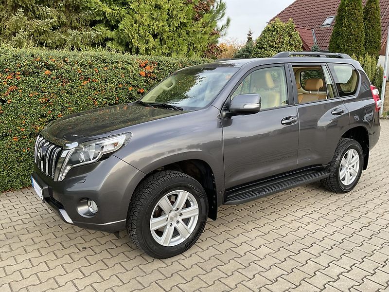 Toyota Land Cruiser (2017) Luxury, Servisní knížka - fotka 3 z 20