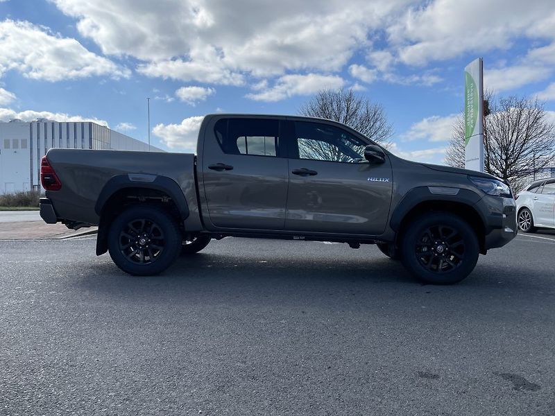 Toyota Hilux 2.8D Invincible ODBĚR 3/2027 - fotka 2 z 31