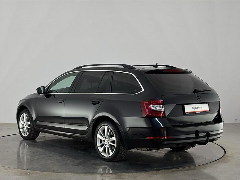 Škoda Octavia Style 4x4 DSG - fotka 15 z 29