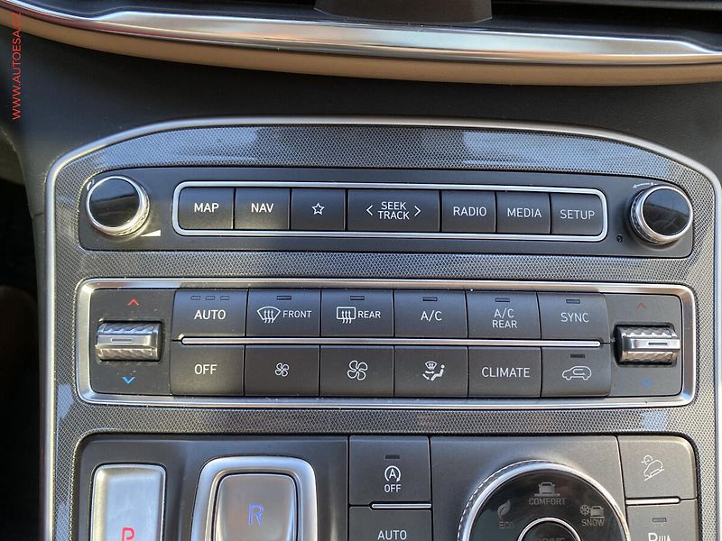 Hyundai Santa Fe (2021) 2.2 CRDi 4x4, ČR, Premium - fotka 18 z 24
