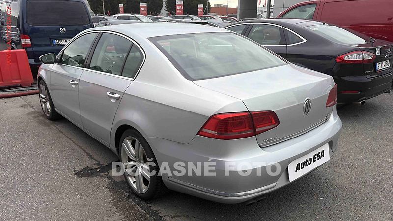 Volkswagen Passat (2013) 2.0TDi, ČR, Bixen, kůže, TZ - fotka 2 z 3
