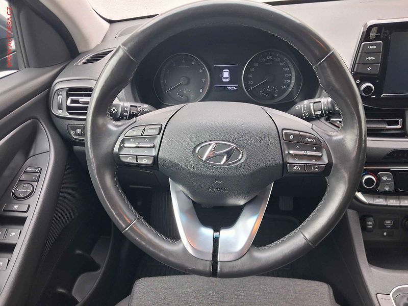Hyundai i30 (2022) 1.5T, ČR, LED, autoAC - fotka 11 z 19