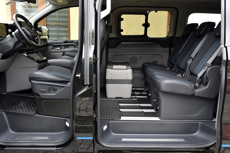 Ford Tourneo Custom L1 SPORT 2.0 EcoBlue,LED,ČR,1M - fotka 10 z 50