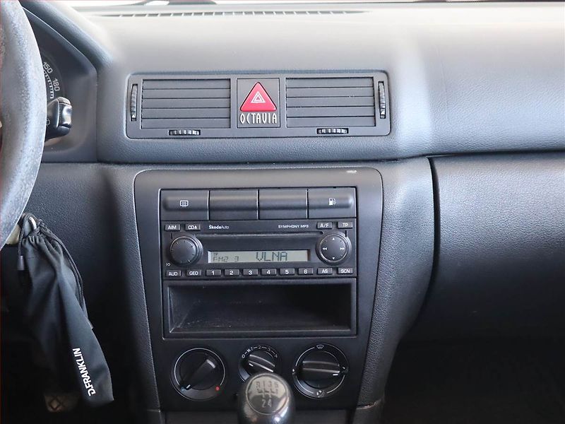 Škoda Octavia (2008) 1.6, Serv.kniha, po STK - fotka 12 z 15