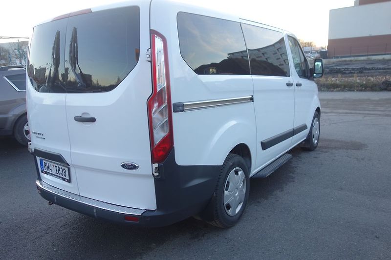 Ford Tourneo Custom 2,2TDCi 8 MÍST TOURNEO - fotka 8 z 33