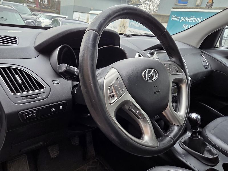 Hyundai ix35 1.6-NAVI-TAŽNÉ-TEMPOMAT - fotka 12 z 12