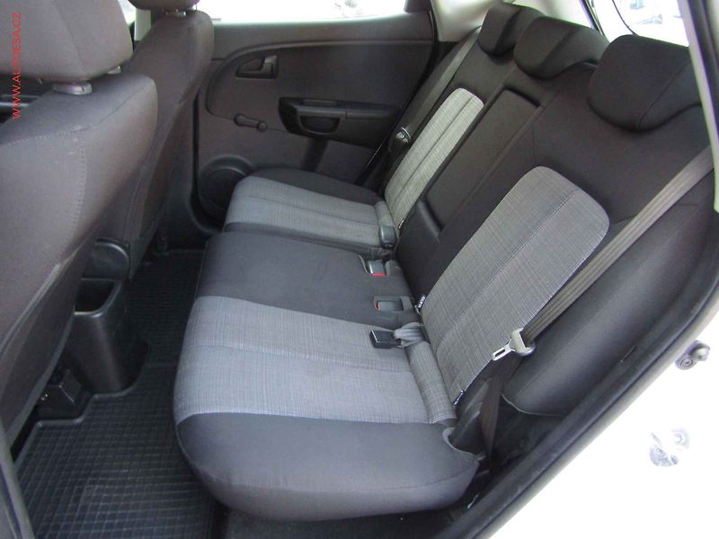 Kia Venga (2012) 1.4 i, ČR - fotka 10 z 15