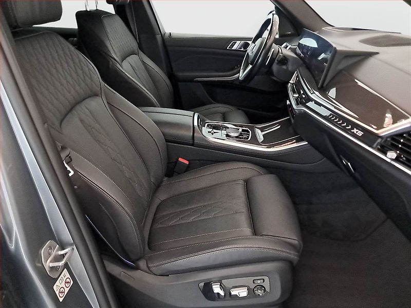 BMW X5 (2023) xDrive30d - fotka 9 z 31