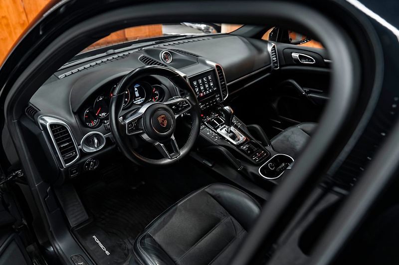 Porsche Cayenne Diesel Platinum - fotka 7 z 20