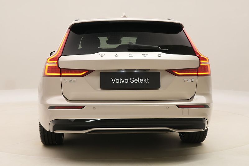 Volvo V60 T6 AWD RECHARGE DARK PLUS CZ - fotka 11 z 49