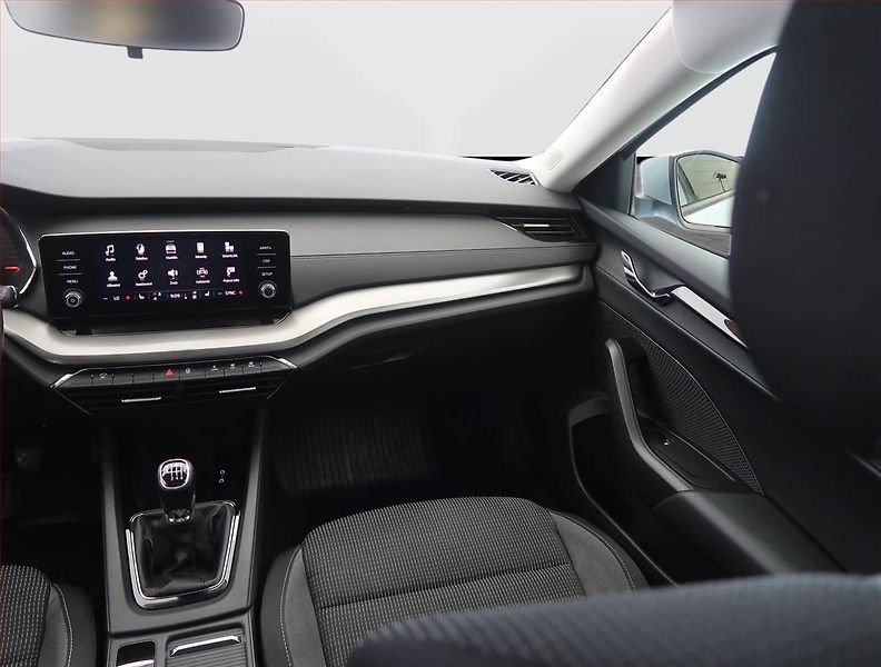 Škoda Octavia (2023) Ambition 2.0 TDI, ČR,1.maj - fotka 8 z 24