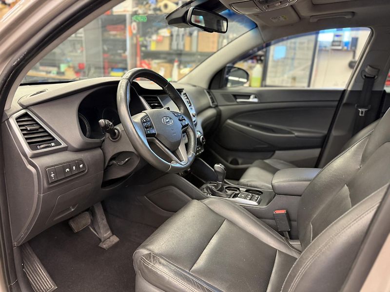 Hyundai Tucson 1.7 CRDi 104 kW - fotka 7 z 19