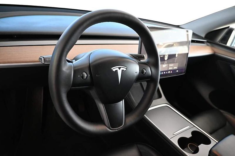 Tesla Model Y (2022) Long Range Dual Motor AWD 94% - fotka 13 z 44