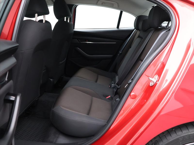 Mazda 3 2,0 Sky-Active 90kW CZ 1.Maj - fotka 13 z 24