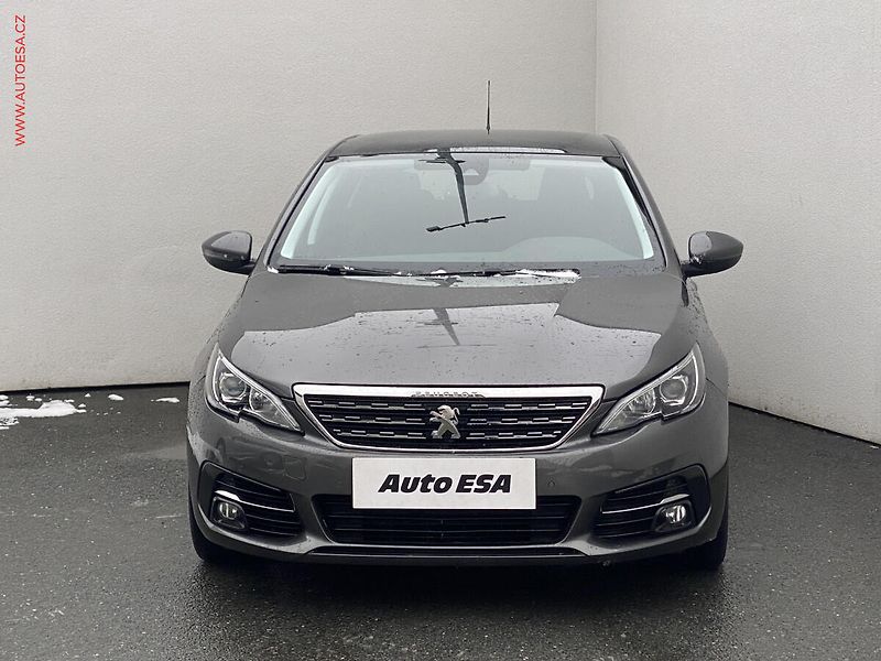 Peugeot 308 (2020) 1.2 PT, Allure, navi, panor - fotka 2 z 18