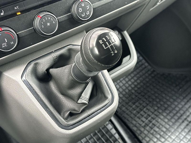 Volkswagen Transporter (2023) T6 2.0 TDI - fotka 13 z 27